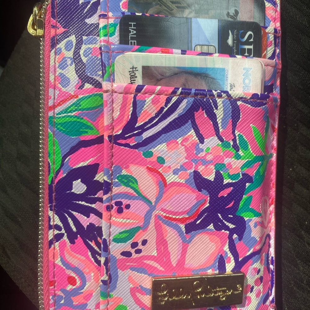 Lily Pulitzer wallet great condition!☀️☀️